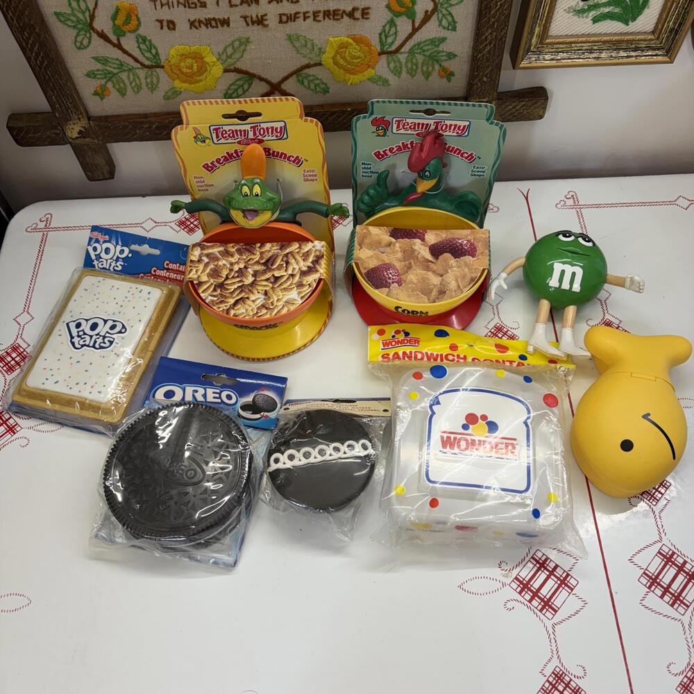Snack containers vintage 90s/y2k-pop tarts, Oreo, hostess, m&m, gold fish,